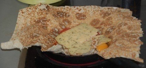 Горячая закуска в лаваше - просто, сочно, сытно! Ингредиенты: На 1 порцию: армянский лаваш (тонкий)- ... - 3