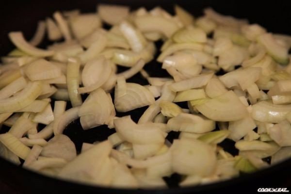 Картофельная запеканка с мясом.Ингредиенты:Картофель — 1,3 кгФарш говяжий — 500 гЛук репчатый — 2 ... - 3