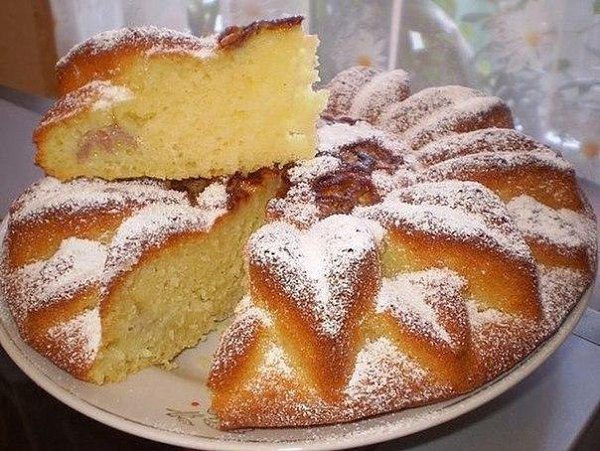 МАННИК.Ингредиенты: 2 стакана манки, 1 стакан сахара, 1 стакан кефира, 1 стакан сметаны, 2 ...