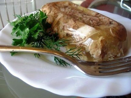 Холодец из курицы.115ккал на 100г. курица 1 -1,5 кг. морковь - 2 шт. лук репчатый - 1 шт. лавровый ...