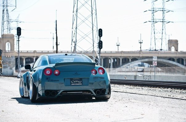 Nissan GT-R R35 - 6