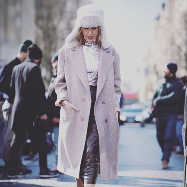 � � �������� �������� ������! On the streets of Paris... Wearing @vikagazinskaya coat and 