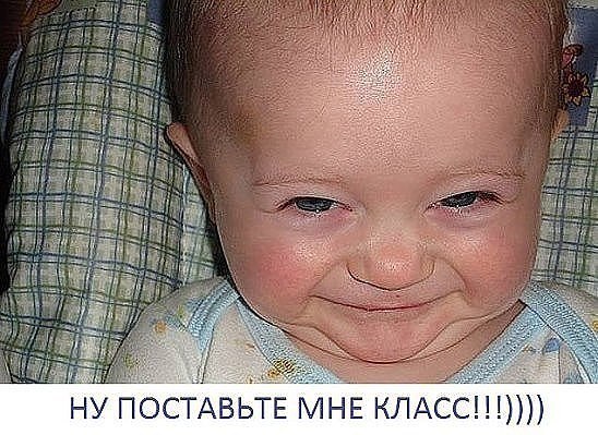 Старший сын стоит в углу (наказан), подходит младший сын и шепчет ему на ухо: