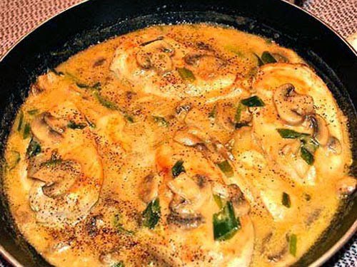 Курица в грибном соусе.Этот кулинарный рецепт отлично подойдет как на праздничный, так и на ...