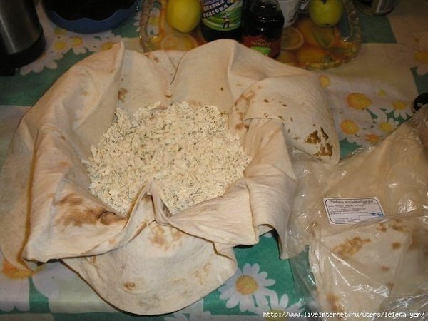 Пирог из лаваша (с сулугуни, укропом и картошкой). Нужно: - 2 лаваша тонких (армянских) - 3 яйца ... - 3