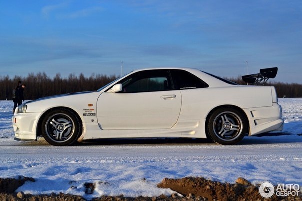 Nissan Skyline GT-R R34 - 5