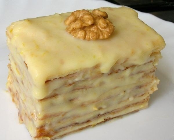 Слоеное пирожное со сгущенкой. Нежные и мягкие пирожные из слоеного теста и крема со сгущенкой, ... - 7