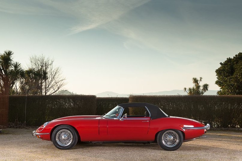 Jaguar E-type Series III V12 Roadster - 4