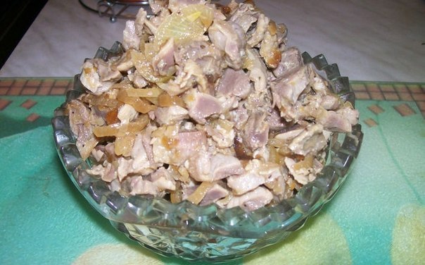 Куриные желудочки по-корейски.Ингредиенты:-1 кг почищенных куриных желудков-2 луковицы-чесноксоевый ...