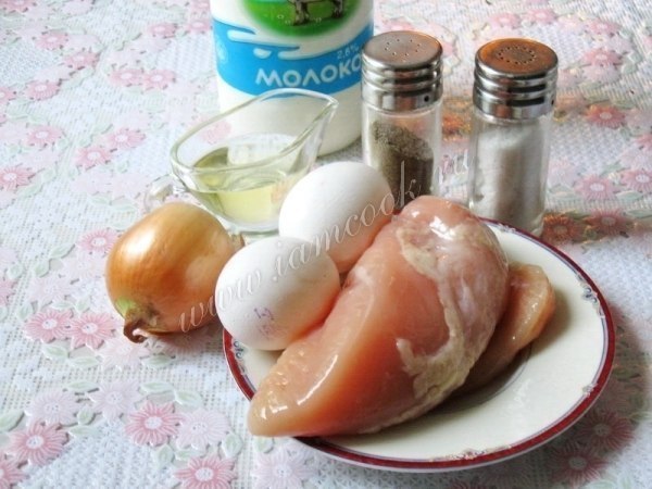 БРИЗОЛИ.Яйцо куриное - 3 штуки;Молоко - 3 столовые ложки;Филе куриной грудки - 300 грамм;Лук ... - 2