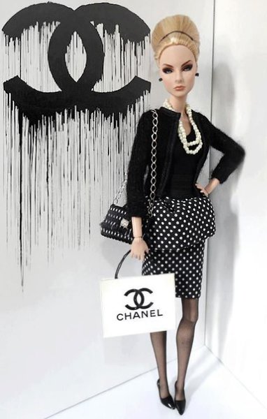 Chanel  . - 3