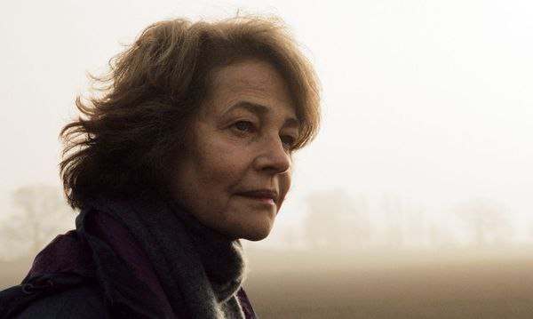 Хоть один адекватный человек. Когда 69-летнюю актрису Шарлотту Рэмплинг спросили ее мнение по поводу ...
