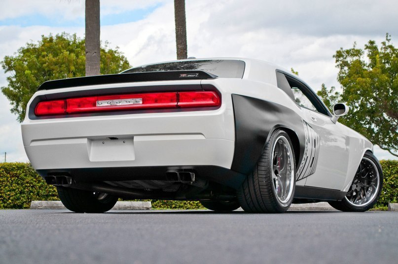 Dodge Challenger R/T. - 4