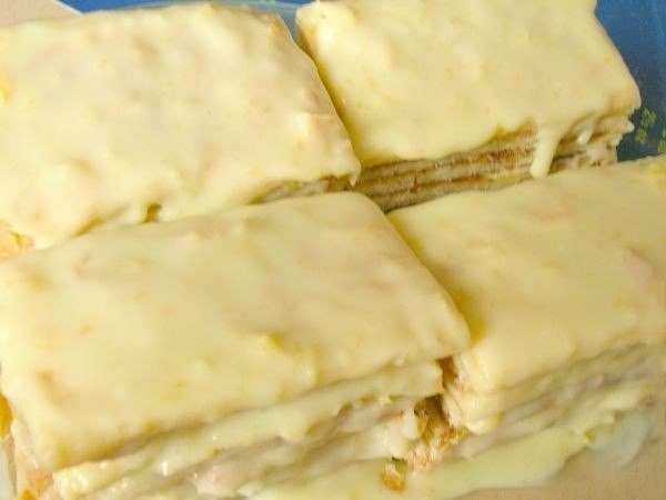 Слоеное пирожное со сгущенкой. Нежные и мягкие пирожные из слоеного теста и крема со сгущенкой, ... - 6