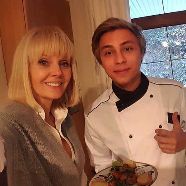 В гостях у друзей @innamalikova . Сегодня у нас очень необычный обед. В роли шеф-повара выступил ...