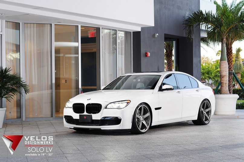 BMW 750i. - 6