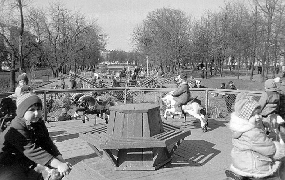 Городской парк культуры ярославль. Парк Горького 1980. Парк Горького в 90-е годы аттракционы. Парк Горького 70-е годы. Парк Горького Москва 90-е.