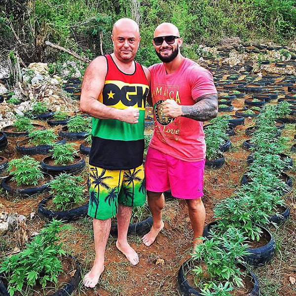 Гуляем с батей по району:))) #jamaica #jahbless #onelove #peace #jamaicanstyle