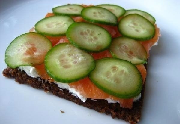 Бутербродный торт с копченым лососем и мягким сыром. Красивый и невероятно вкусный праздничный ... - 6
