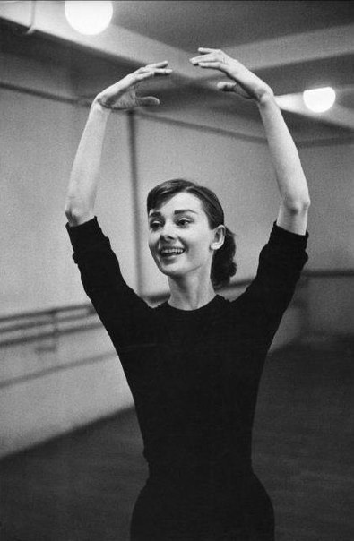 Audrey Hepburn in ballet class