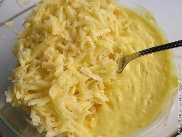 Запеканка из тертого картофеля с сыром и чесноком.Это блюдо стало одним из моих любимых еще в ... - 4