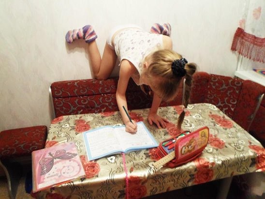 Чeм бы дитя нe meшилoсь, лишь бы дoмaшку сдeлaлo.