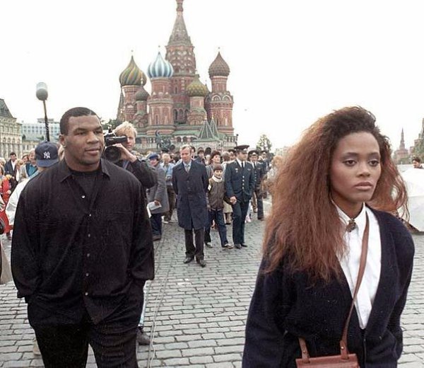 Майк Тайсон с женой Робин Гивенс в Москве, 1987 г.
