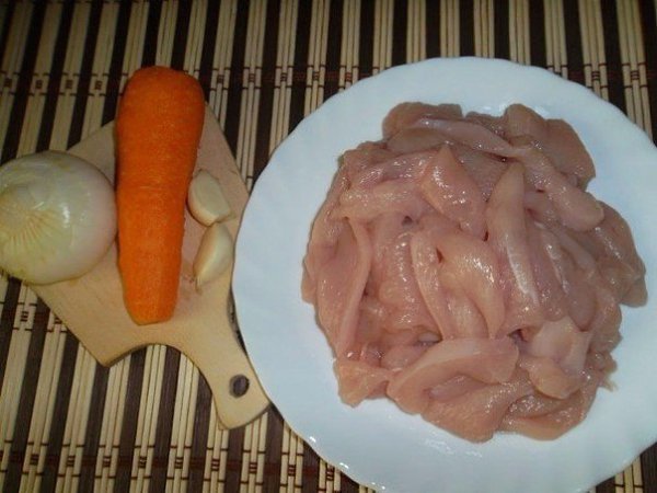 Гуляш из куриного филе.Ингредиенты:Филе куриное — 500–600 гМорковь — 1 шт.Лук — 1–2 шт.Чеснок — 1–2 ... - 2