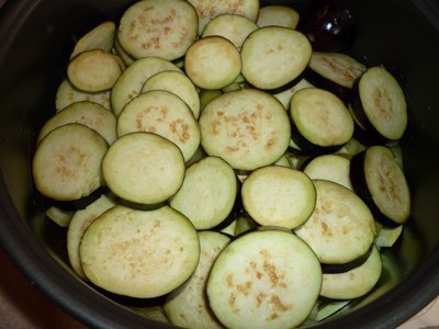 Овощи, запеченные слоями в мультиварке.Запеките овощи слоями в мультиварке, и у вас получится ... - 7