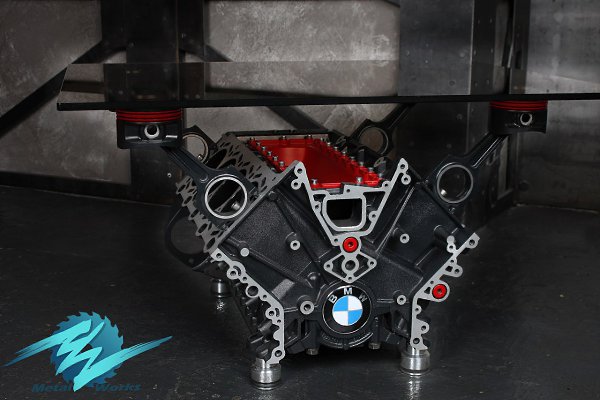    V8    BMW   Metal Works. - 4