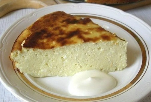 Самая простая и вкусная запеканка.Ингредиенты:Яйца 3 штукиСгущенное молоко не вареное 1 банкаТворог ...