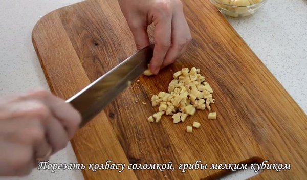 ЖАРЕНЫЙ ЛАВАШ С КОЛБАСОЙ И СЫРОМ.Ингредиенты Лаваш — 2 шт Сырок плавленый («Янтарный» ) — 100 г ... - 4