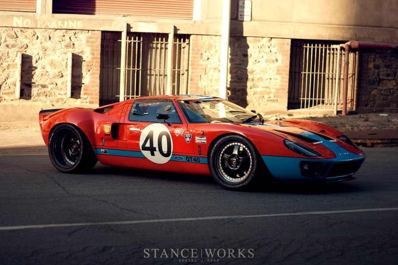 Ford GT40. - 4