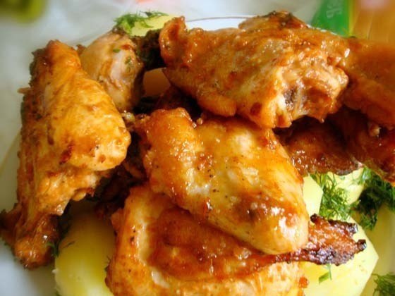 Горячая закуска «Золотистая курочка».Ингредиенты:- 1 кг куриного мяса- 2 ст. ложки соевого соуса- ...