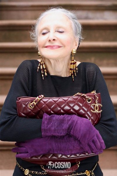 Когда я стану дряхлою старушкой, и мне исполнится 120 лет, я все равно останусь хохотушкой — чтоб ...