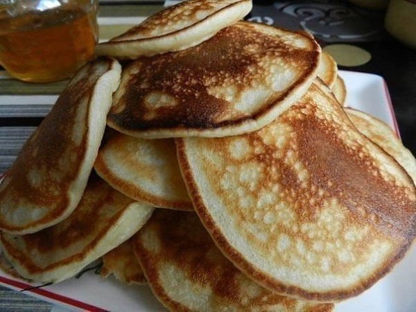 Оладушки как у бабушки.Итак, на слегка забродивший пакет кисломолочного продукта (в моём случае это ... - 4