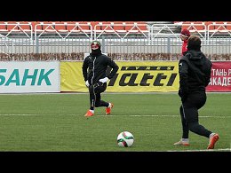 Казанский коллектив провел тренировку на стадионе «Рубин».В стан «красно-зеленых» вернулись сборники. Команда готовится к выездному матчу с «Амкаром», который состоится уже в эту субботу в 12:00