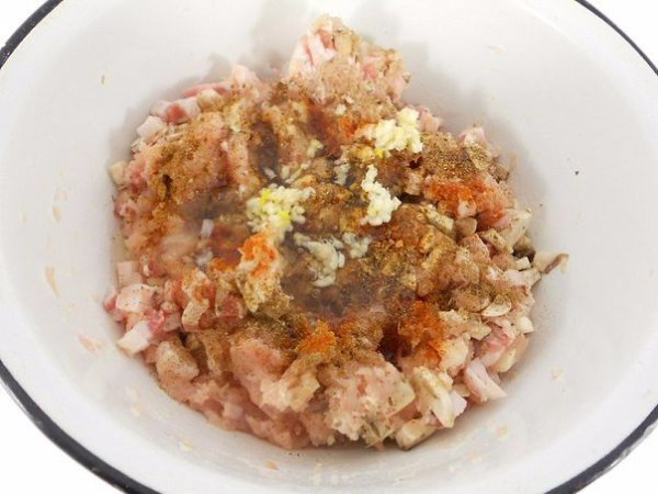 Куриная колбаса в домашних условиях. Куриная колбаса, приготовленная в домашних условиях, получается ... - 4