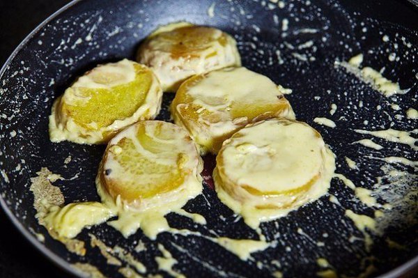 Фрикасе из курицы с картофелем.Фрикасе в переводе с французского означает «всякая всячина». Слово ... - 4