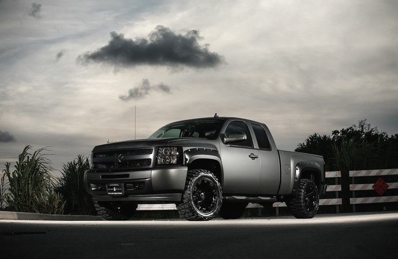 Customized Chevrolet Silverado - 4