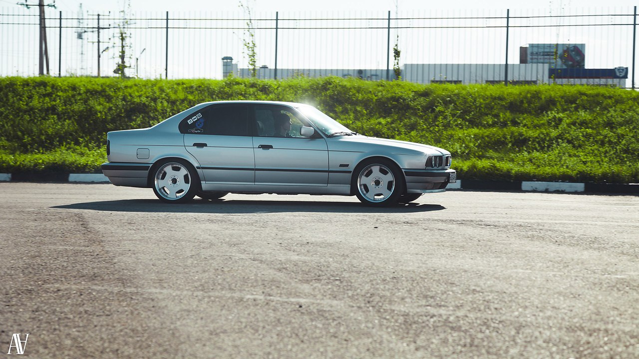 BMW 5 Series E34 - 4