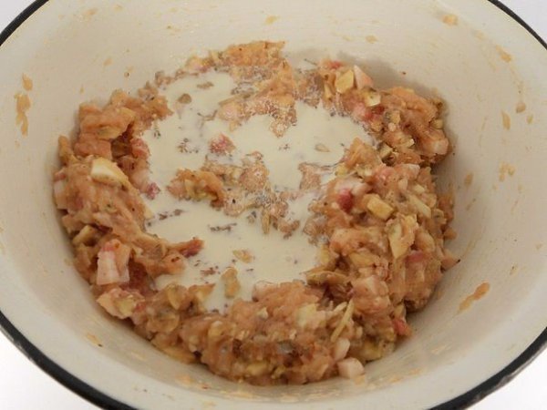 Куриная колбаса в домашних условиях. Куриная колбаса, приготовленная в домашних условиях, получается ... - 5