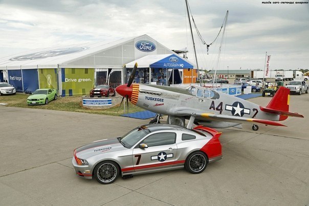 Ford Mustang GT s P-51 Mustang