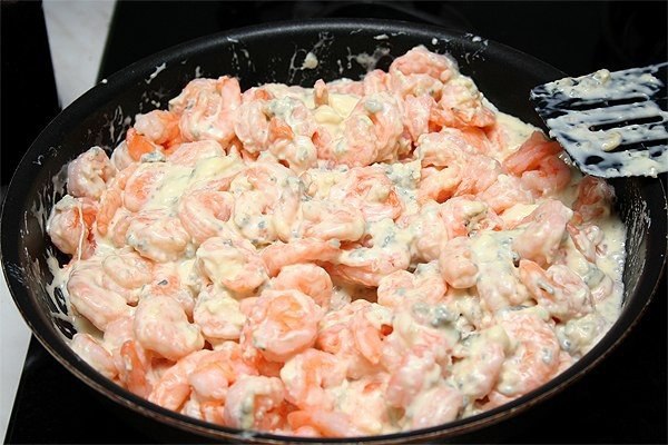 Креветки под соусом.Ингредиенты:- креветки - 800 грамм- сливочное масло - 50 грамм- чеснок - 2 ...