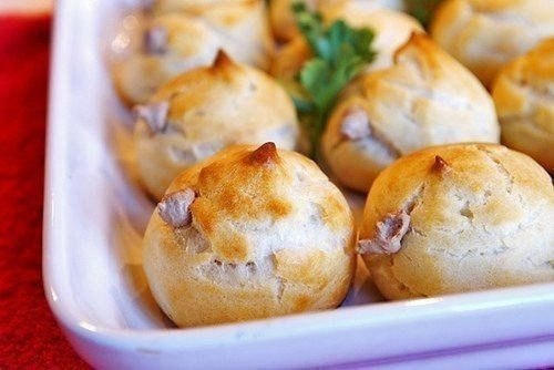 Профитроли с куриной печенью.Ингредиенты:- 1 стакан муки- пачка сливочного масла- 3 яйца- 1 стакан ...