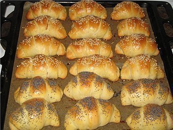Рогалики на кефире.Нежные мягкие вкус просто потрясающий.Ингредиенты для теста:- 600 г муки- 60 г ...