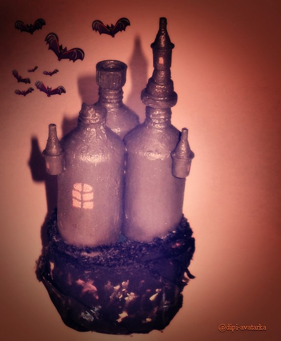 Замок с привидениями можно сделать из тары для 3% перекиси водорода.. - 2