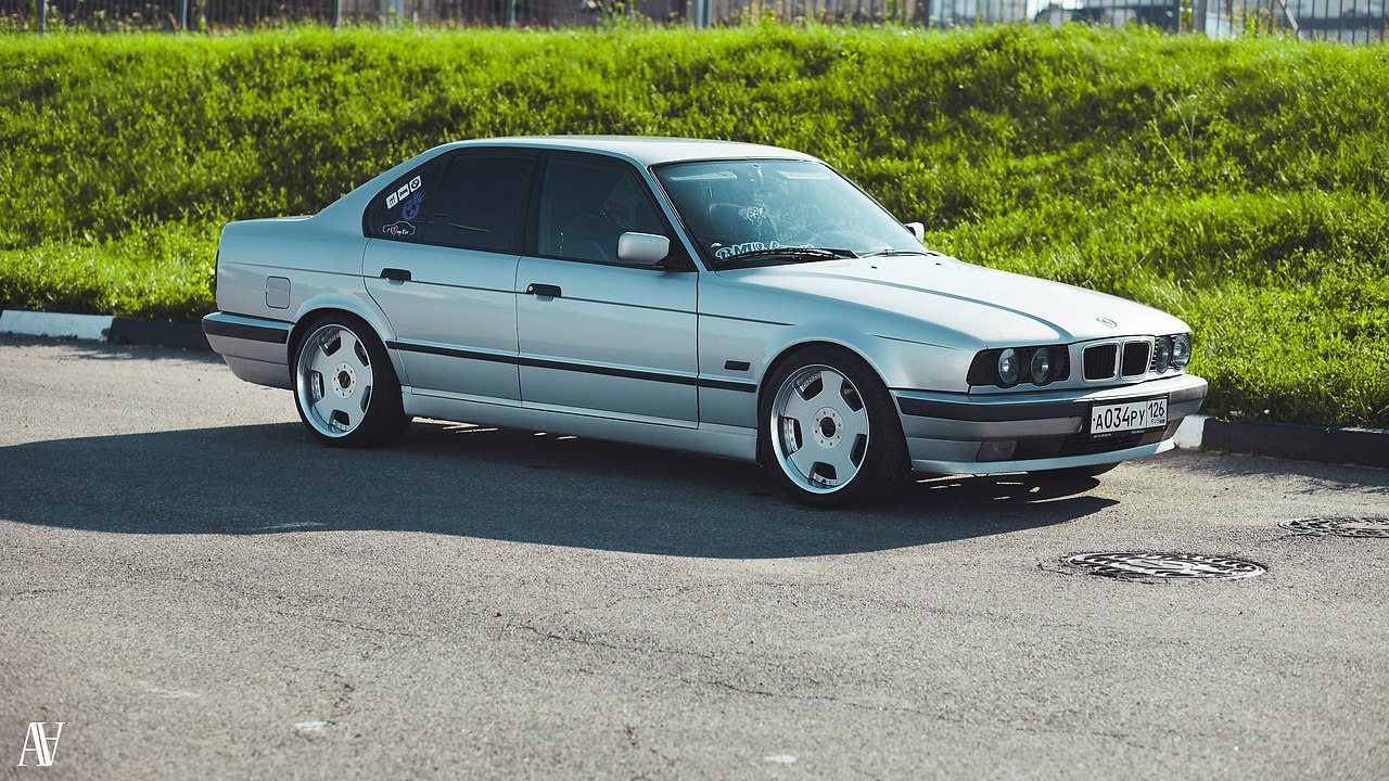 BMW 5 Series E34 - 3