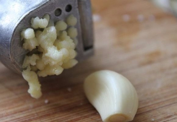 МЯСО ПО-ФРАНЦУЗСКИ С ГОРЧИЧНЫМ СОУСОМ .ИНГРЕДИЕНТЫ: Мякоть свинины — 500 г  Лук — 2 головки  ... - 8