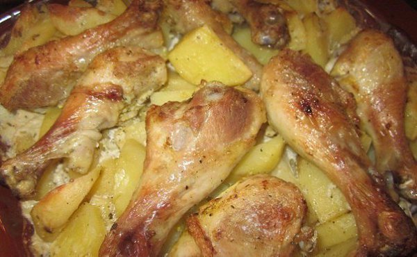 ВКУСНАЯ КУРОЧКА НА ПРАЗДНИК.1) Куриные голени в сметане с картошкойИНГРЕДИЕНТЫ: 500 гр картофеля 10 ... - 5